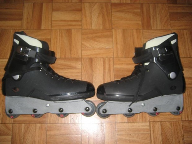 Rare Razors-like skates