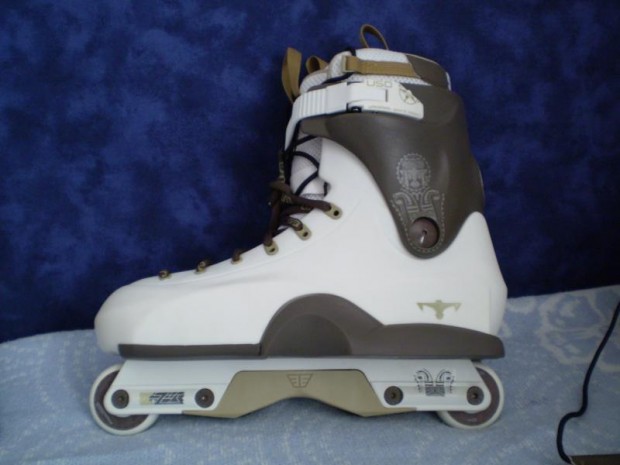 USD UFS EVO2 Throne 07