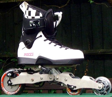 Roces Oli Short with HUGE CHASSIS